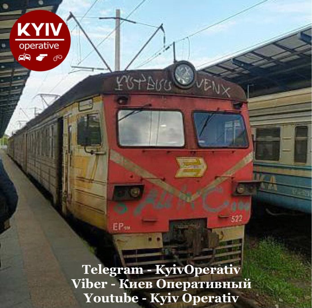 У мережі показали забійну електричку, що курсує Києвом: це хардкор